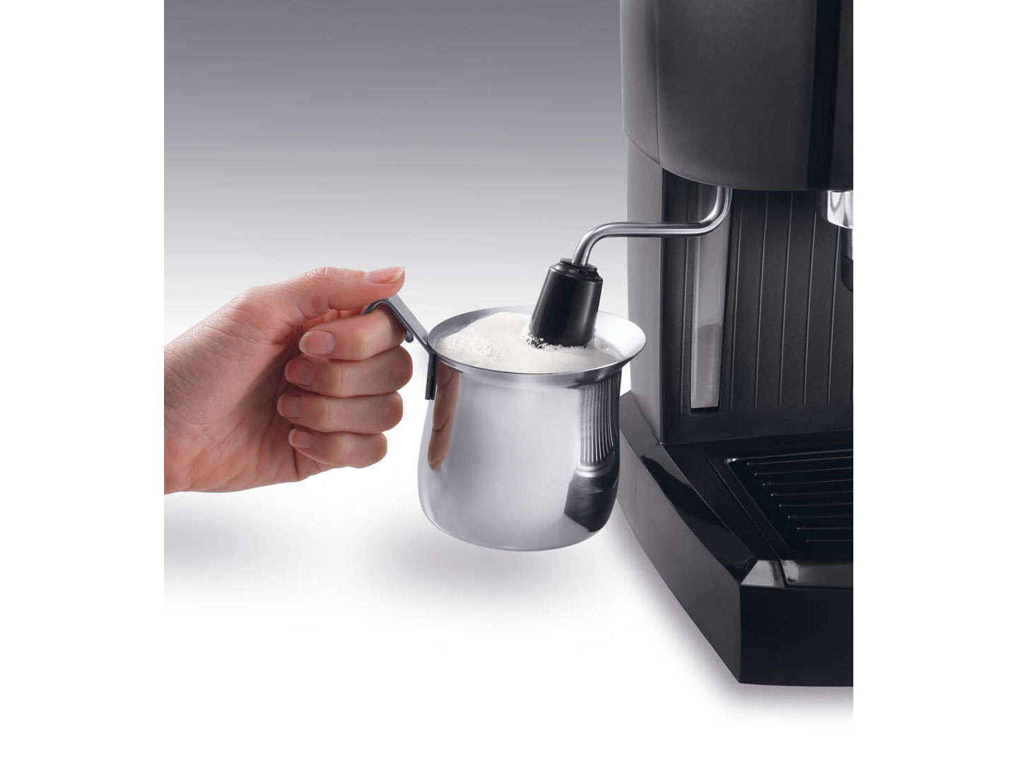 De’Longhi EC156.B Espresso machine – image 3