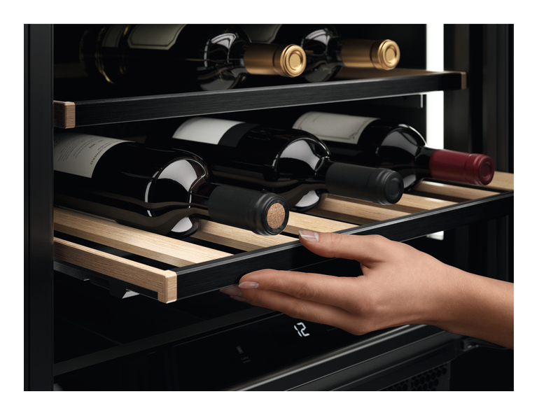 AEG AWS4052B5B wine cooler Compressor wine cooler Undercounter Black 52 bottle(s) – image 5