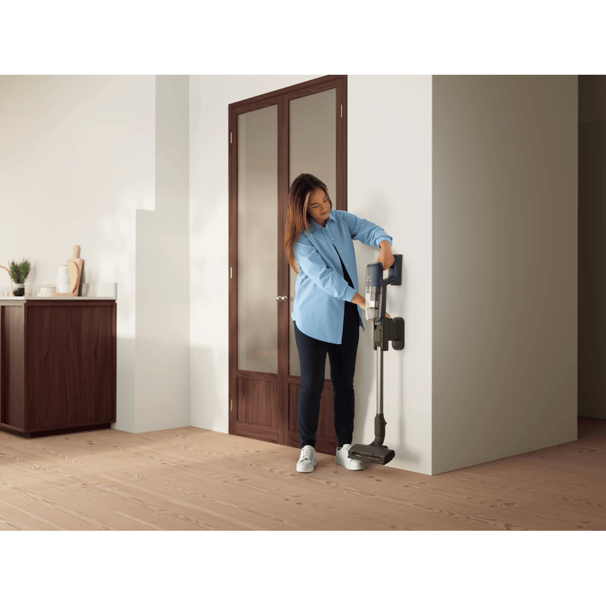 Electrolux EP71UB14DB Stick vacuum Battery Dry Cyclonic, Foam, HEPA, Micro Bagless – image 6