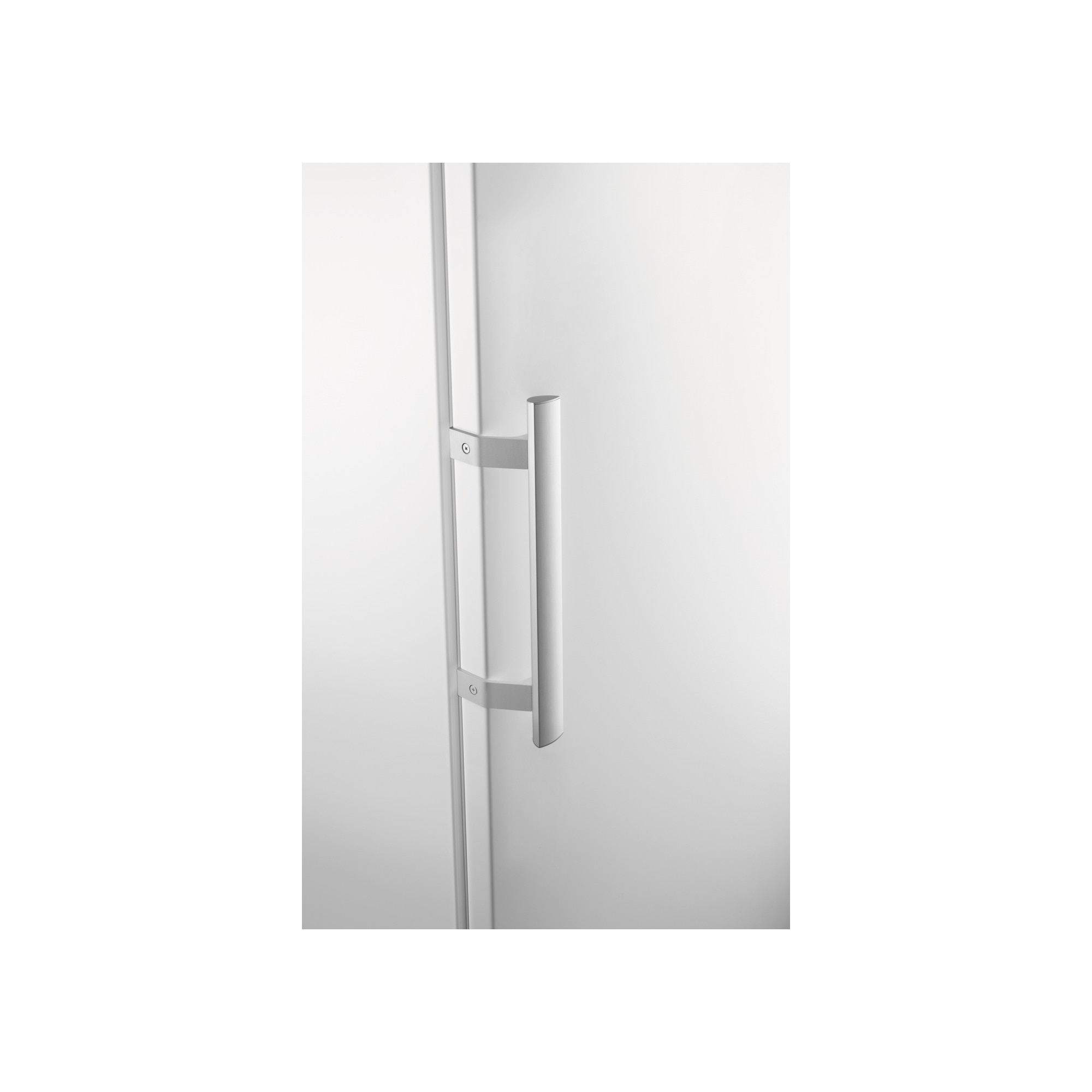 Electrolux LRC5ME38W2 fridge Freestanding – image 4