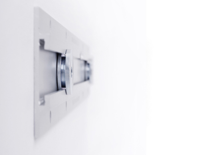 Multibrackets M Universal Wallmount Super Slim Silver Medium – image 3