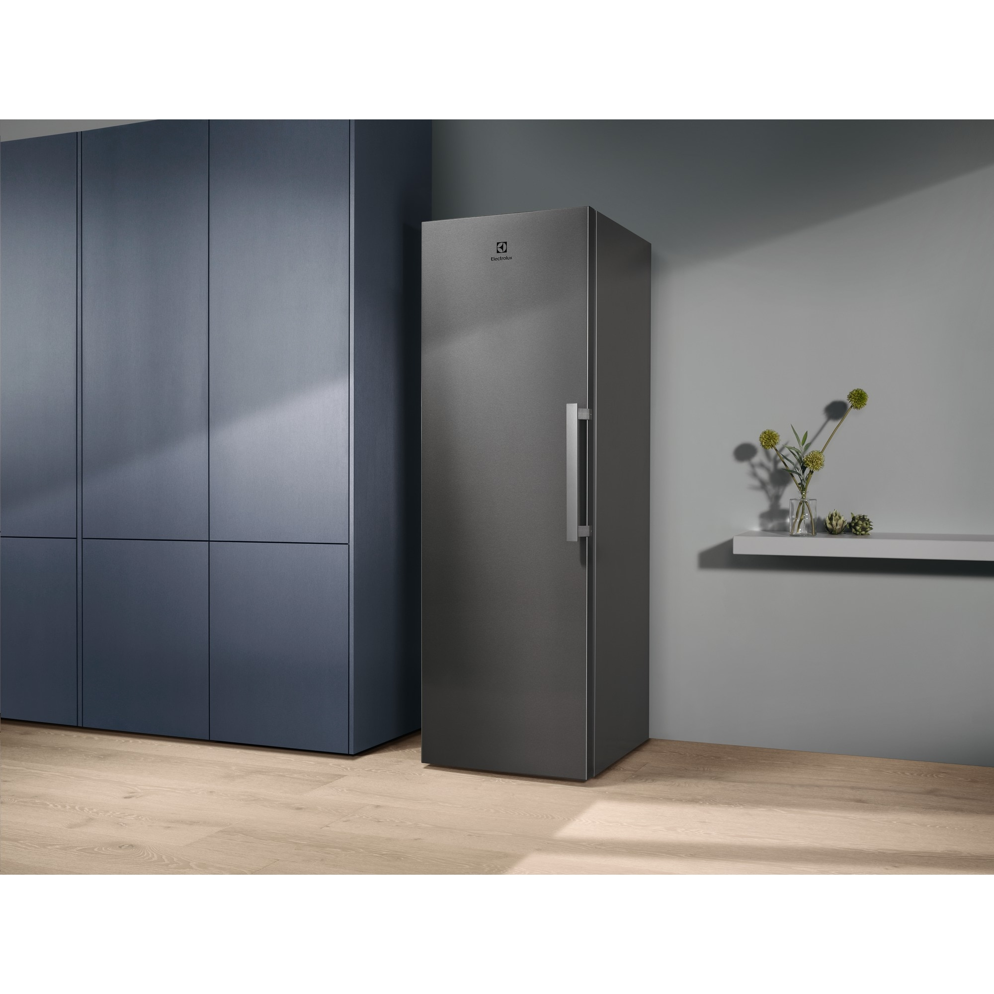 Electrolux LUT7ME28X2 Upright freezer Freestanding – image 3