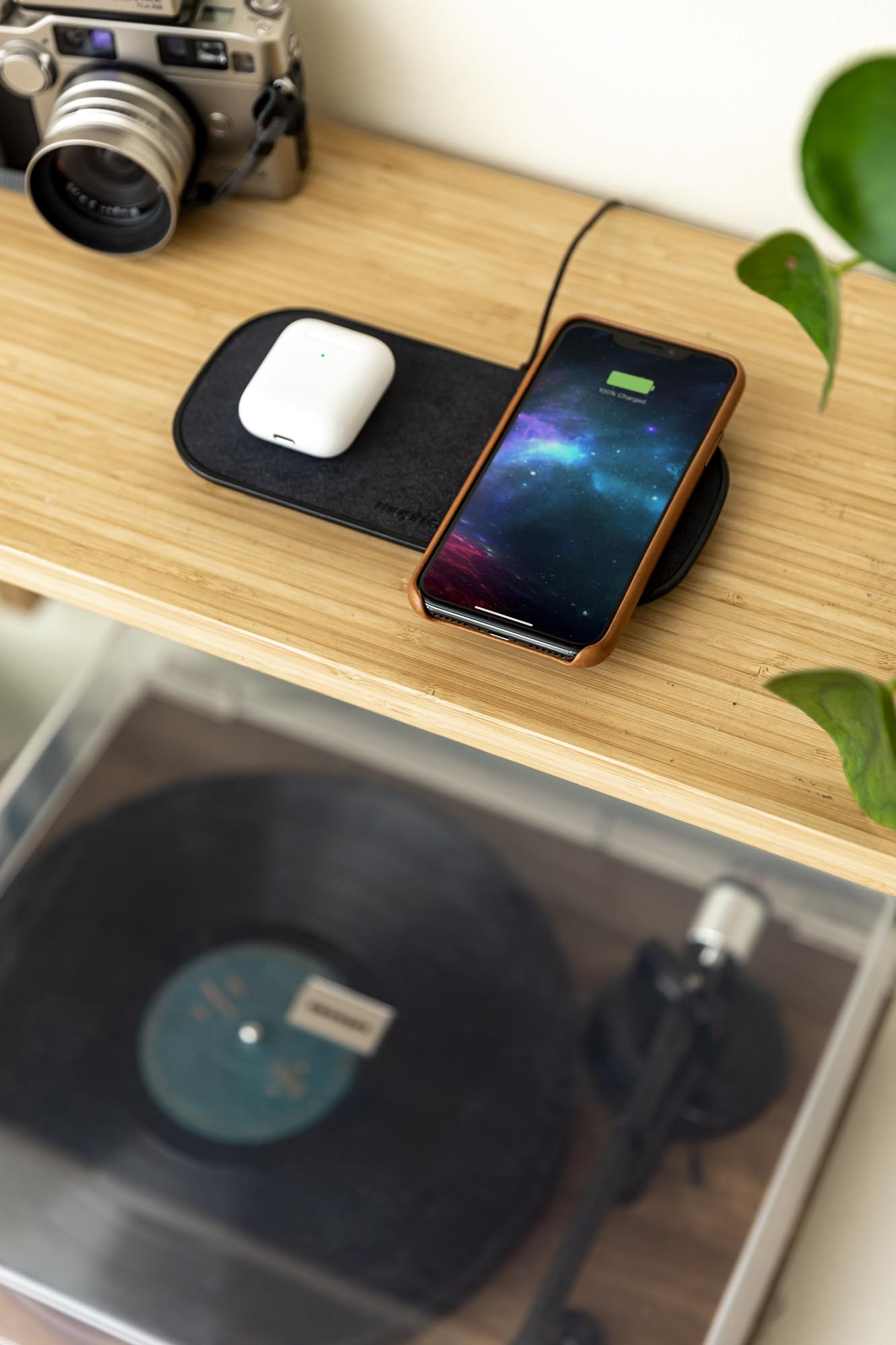 mophie 409903634 mobile device charger Smartphone Black USB Wireless charging Indoor – image 5