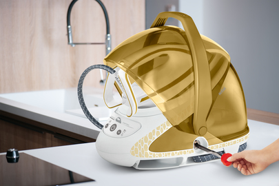 Tefal Pro Express Ultimate Care GV9590 steam ironing station – image 2
