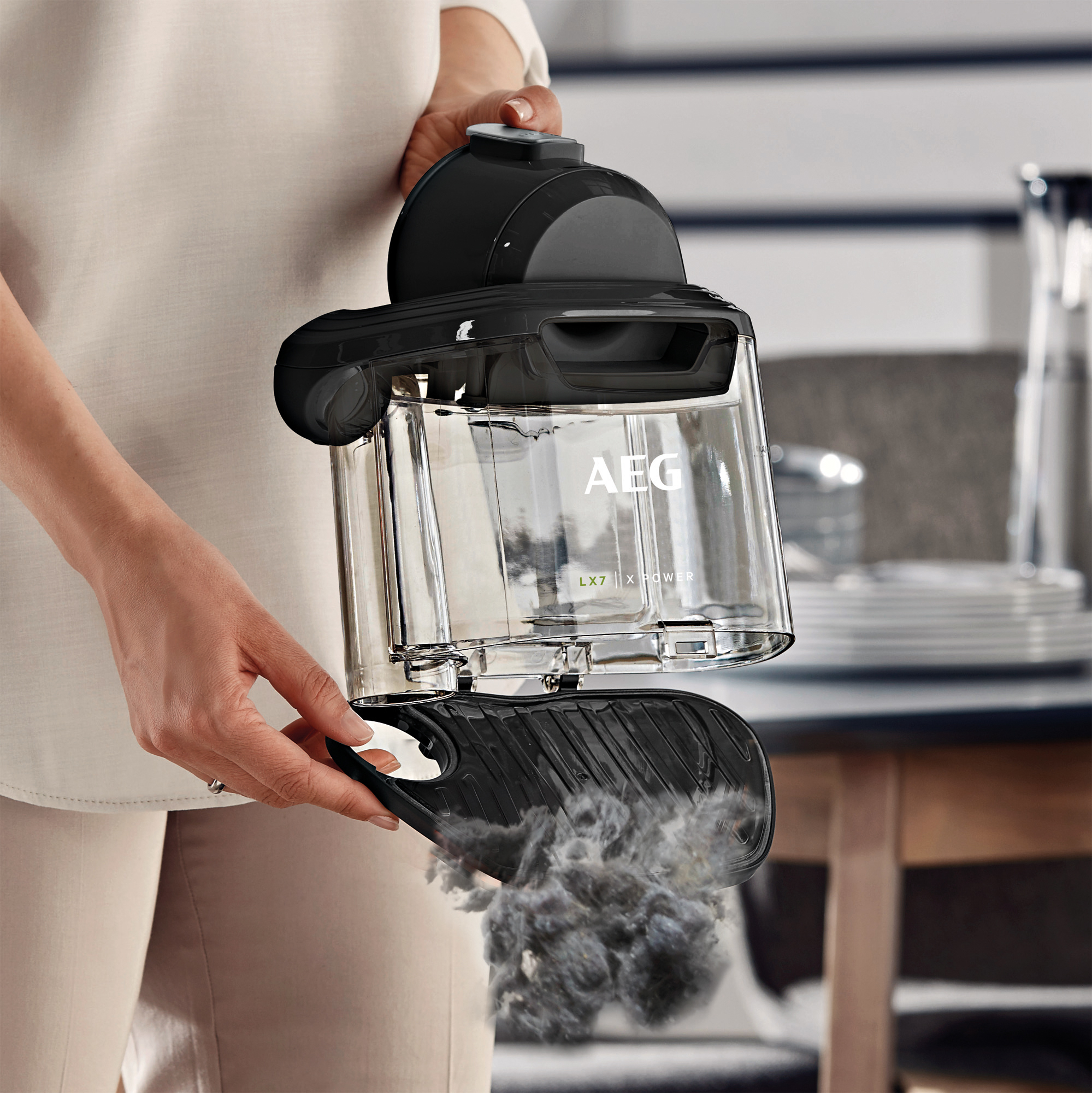 AEG LX7-1-ÖKO 1.4 L Cylinder vacuum Dry 800 W Bagless – image 3