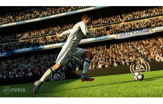 Sony Interactive Entertainment PlayStation 4 Slim 1TB + FIFA 18 + 2x DUALSHOCK 4 – image 3