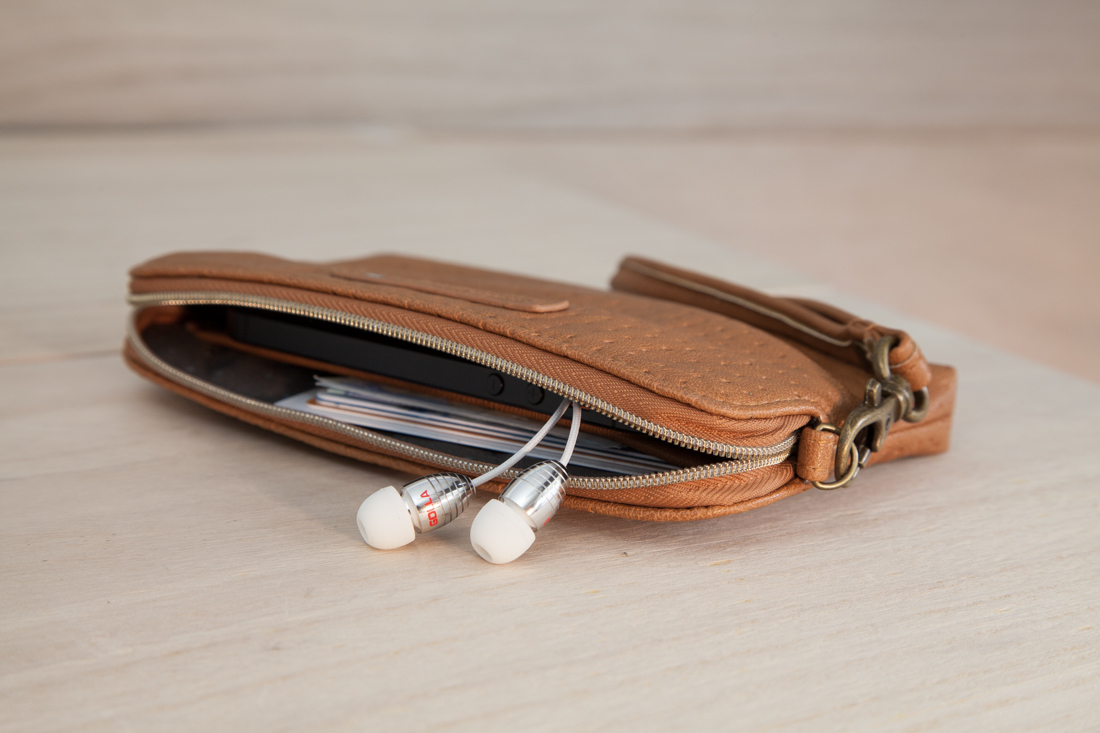 Golla Air Wristlet – image 6