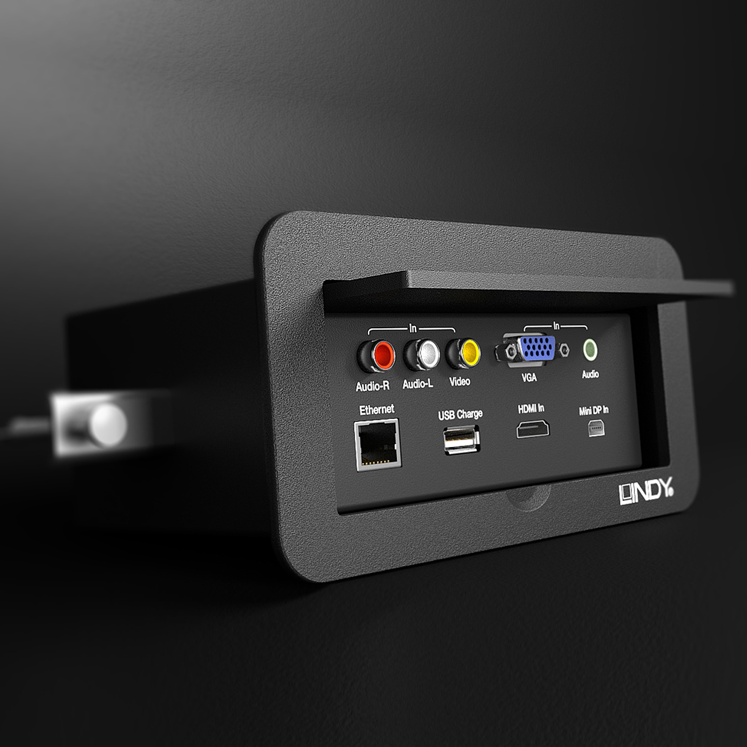 Lindy 4 Port Multi AV to HDMI Conference Table Switch – image 4