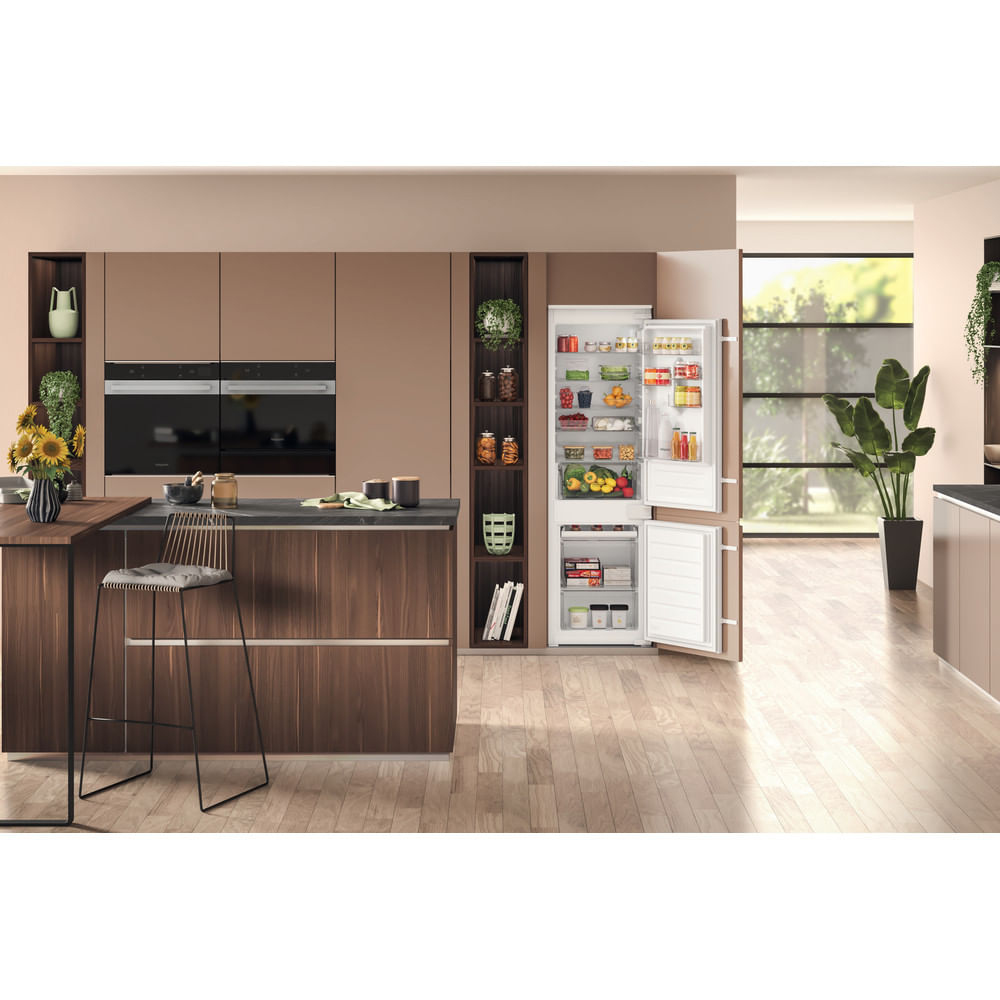 Hotpoint Integrated Fridge Freezer - 70 30 Low Frost With Adjustable Shelves – image 4