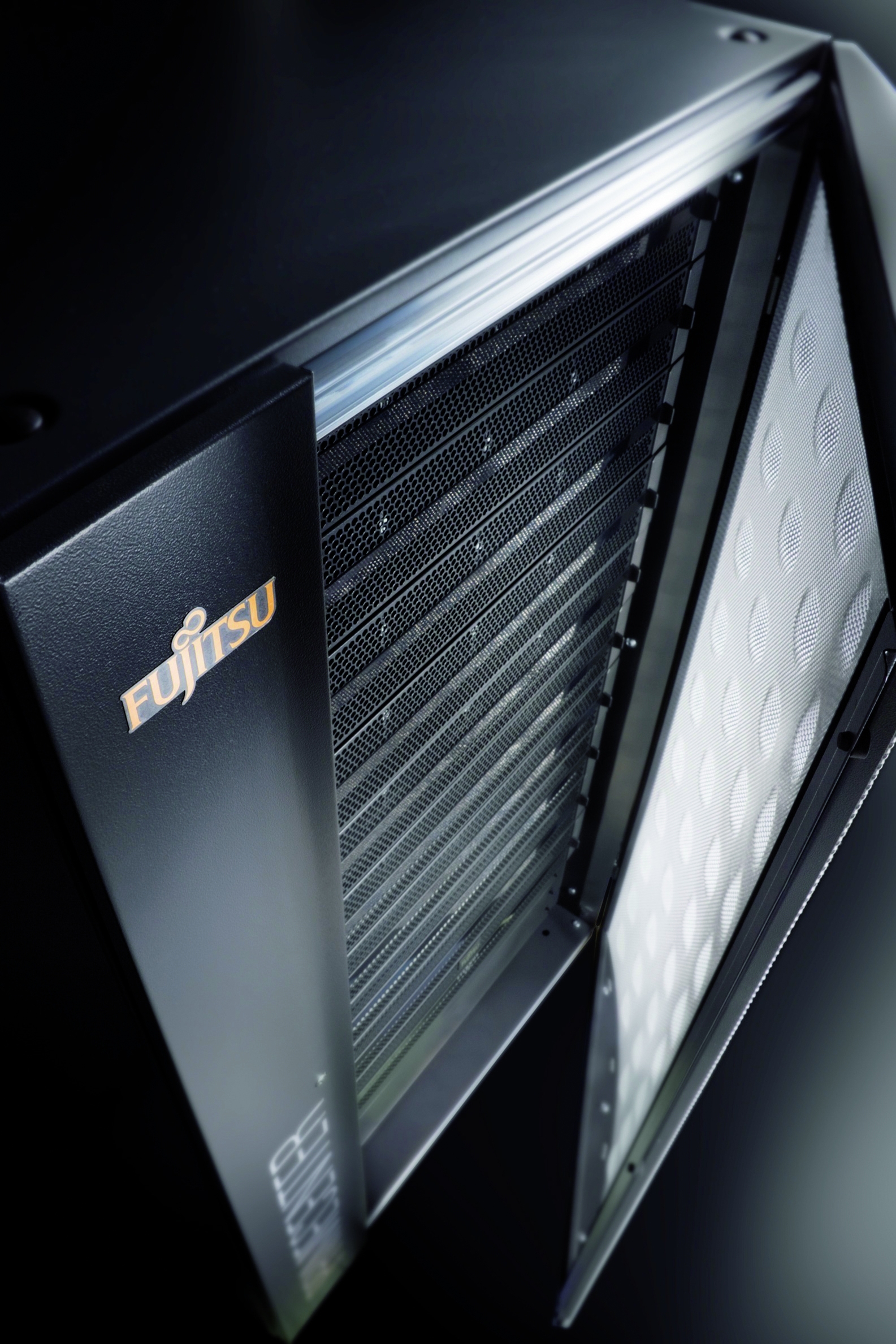 Fujitsu ETERNUS DX80 – image 6