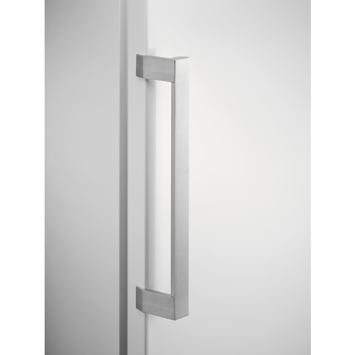 AEG RKB638E5MW fridge Freestanding – image 4