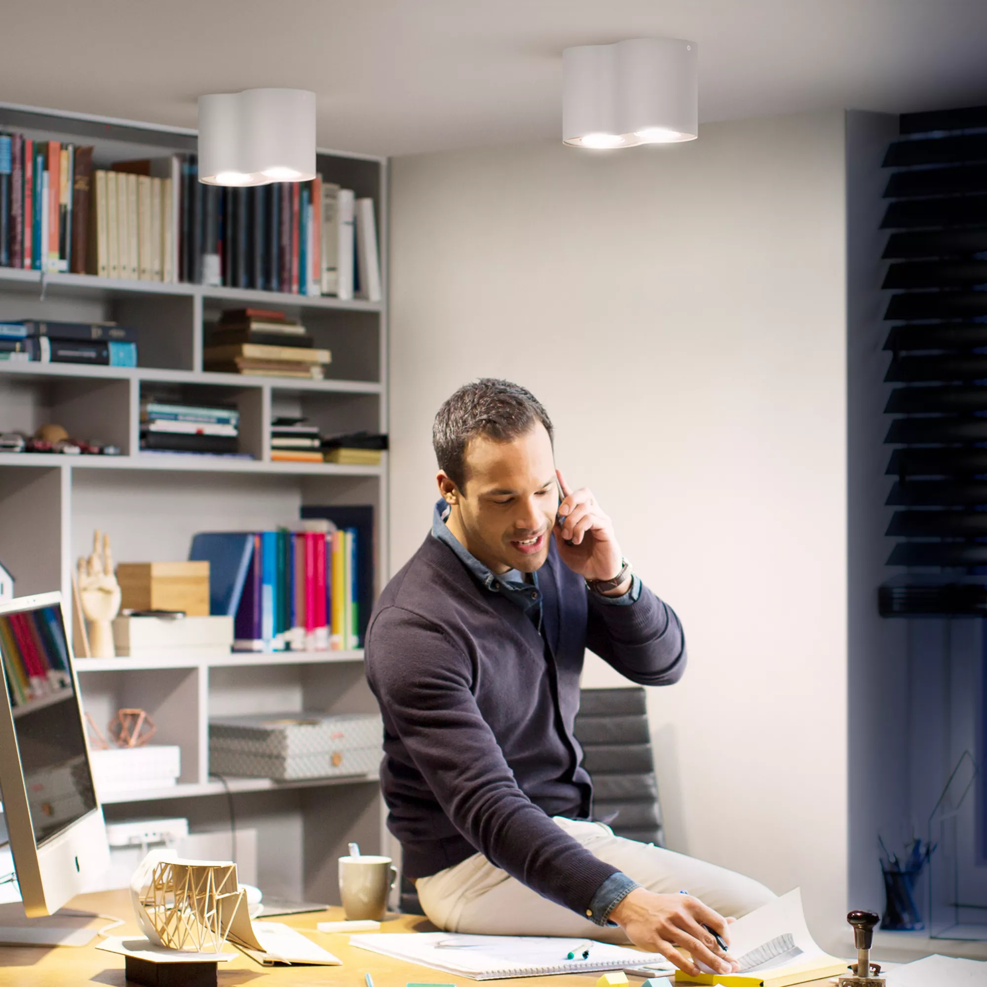 Philips by Signify Philips Hue White ambience Pillar double spotlight – image 2