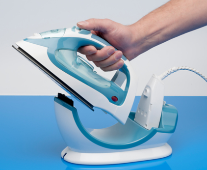 MEDION MD16229 Dry & Steam iron Stainless Steel soleplate – image 2