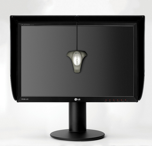 LG W2420R-BN computer monitor – image 2