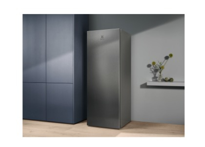 Electrolux LRB1DE33X fridge Freestanding – image 6