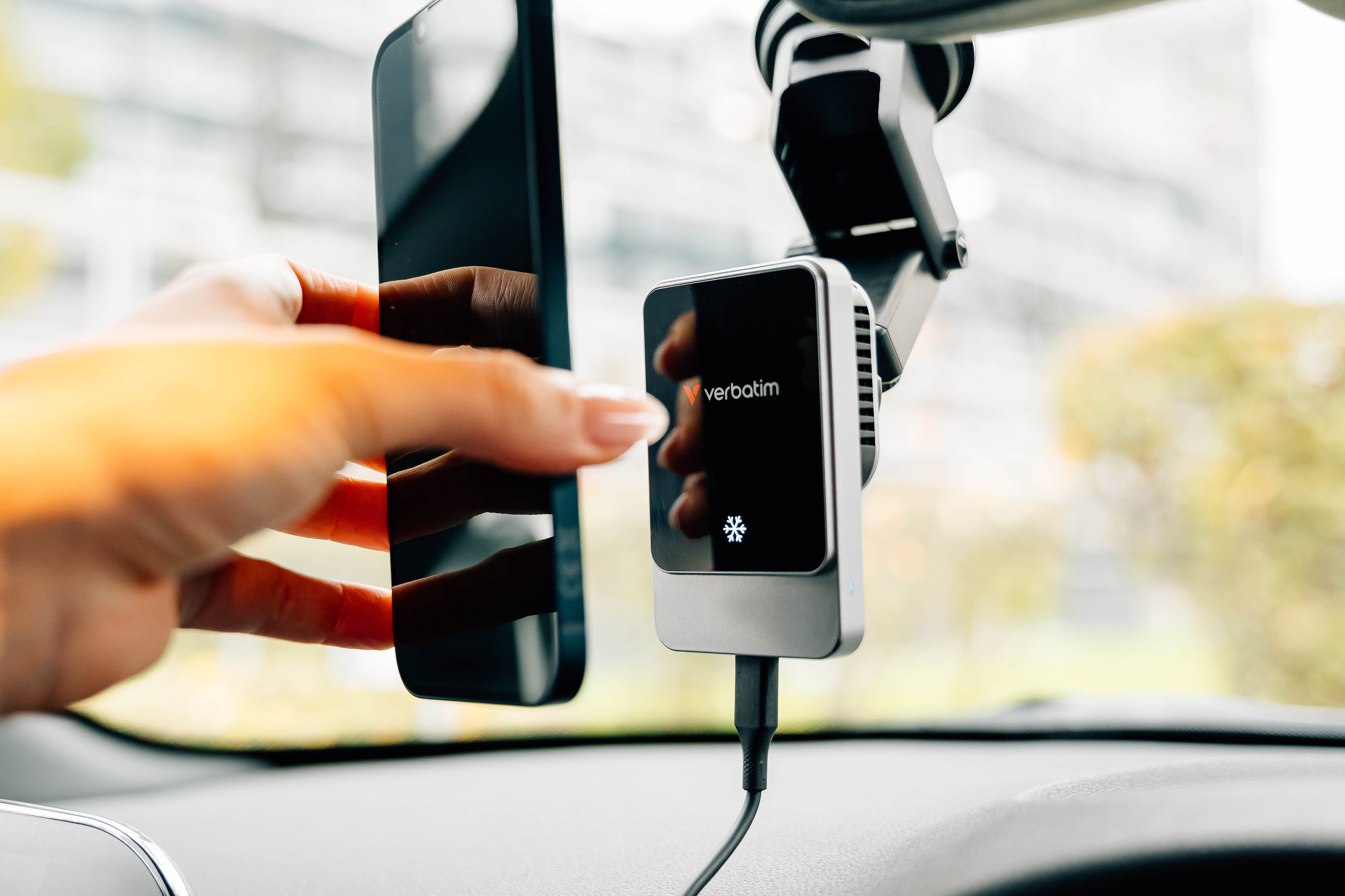 Resim Verbatim Charge 'n' Drive Manyetik Kablosuz Araç Şarj Cihazı, USB Tip-C, 1m Kablo, Siyah