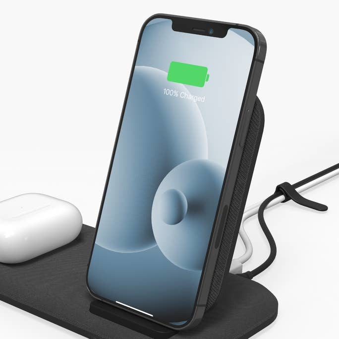 mophie wireless charging stand+ with EU Plug – image 7