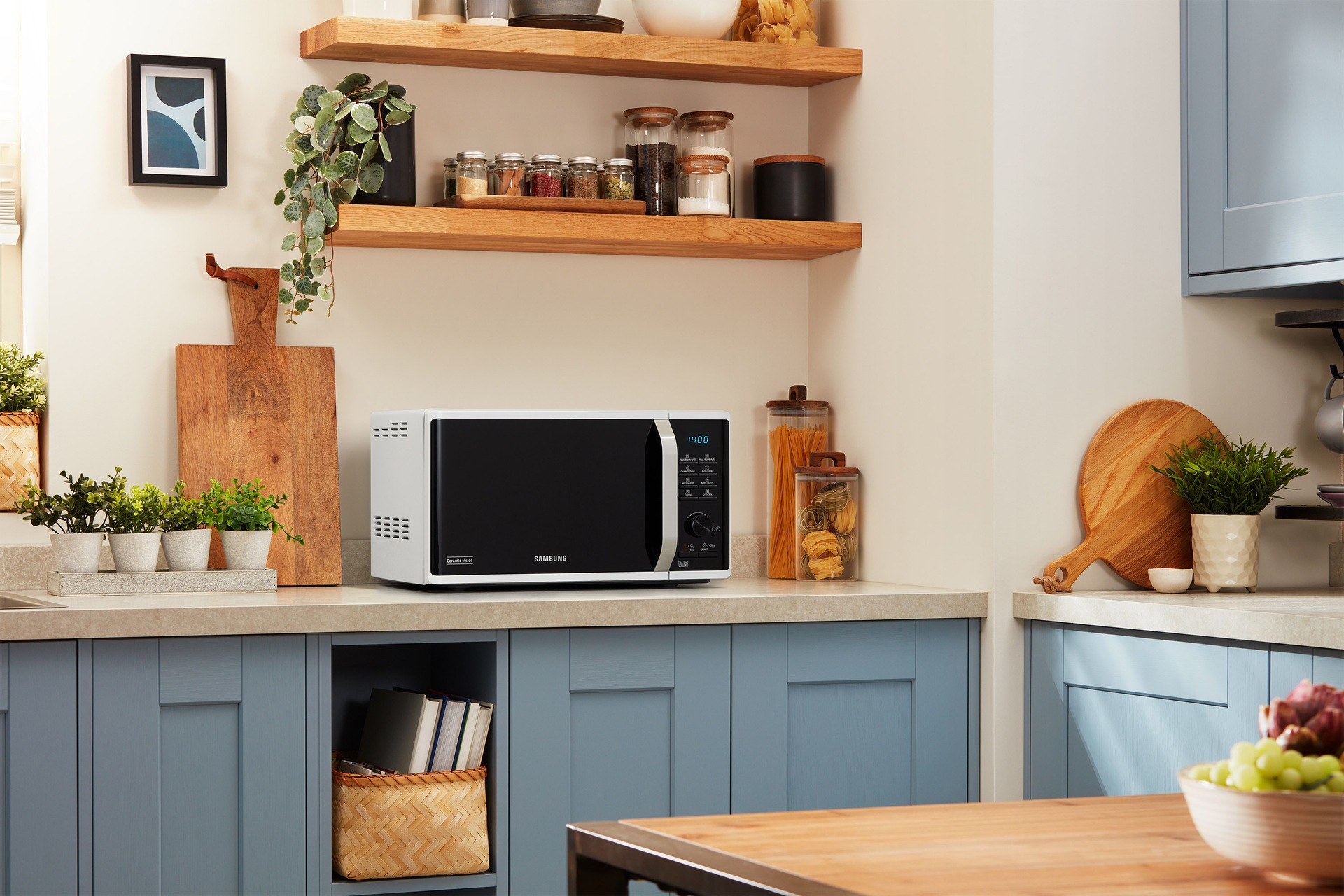 Samsung MW3500K Microwave Oven with Heat Wave Grill – image 4
