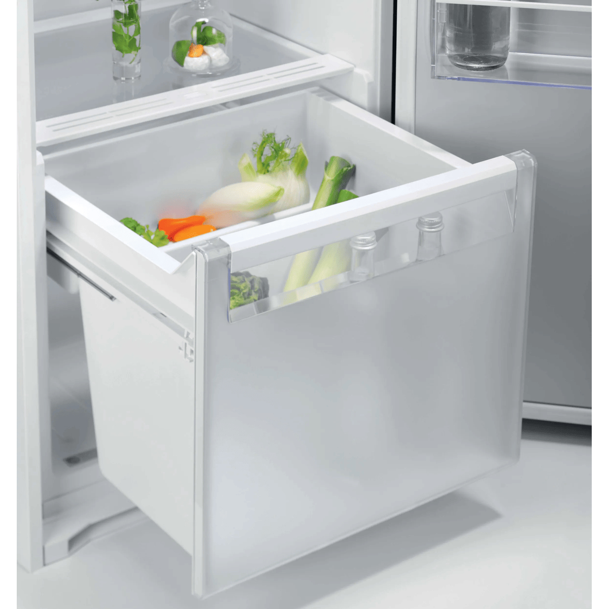 Electrolux ERD6DE18S4 fridge Built-in – image 3