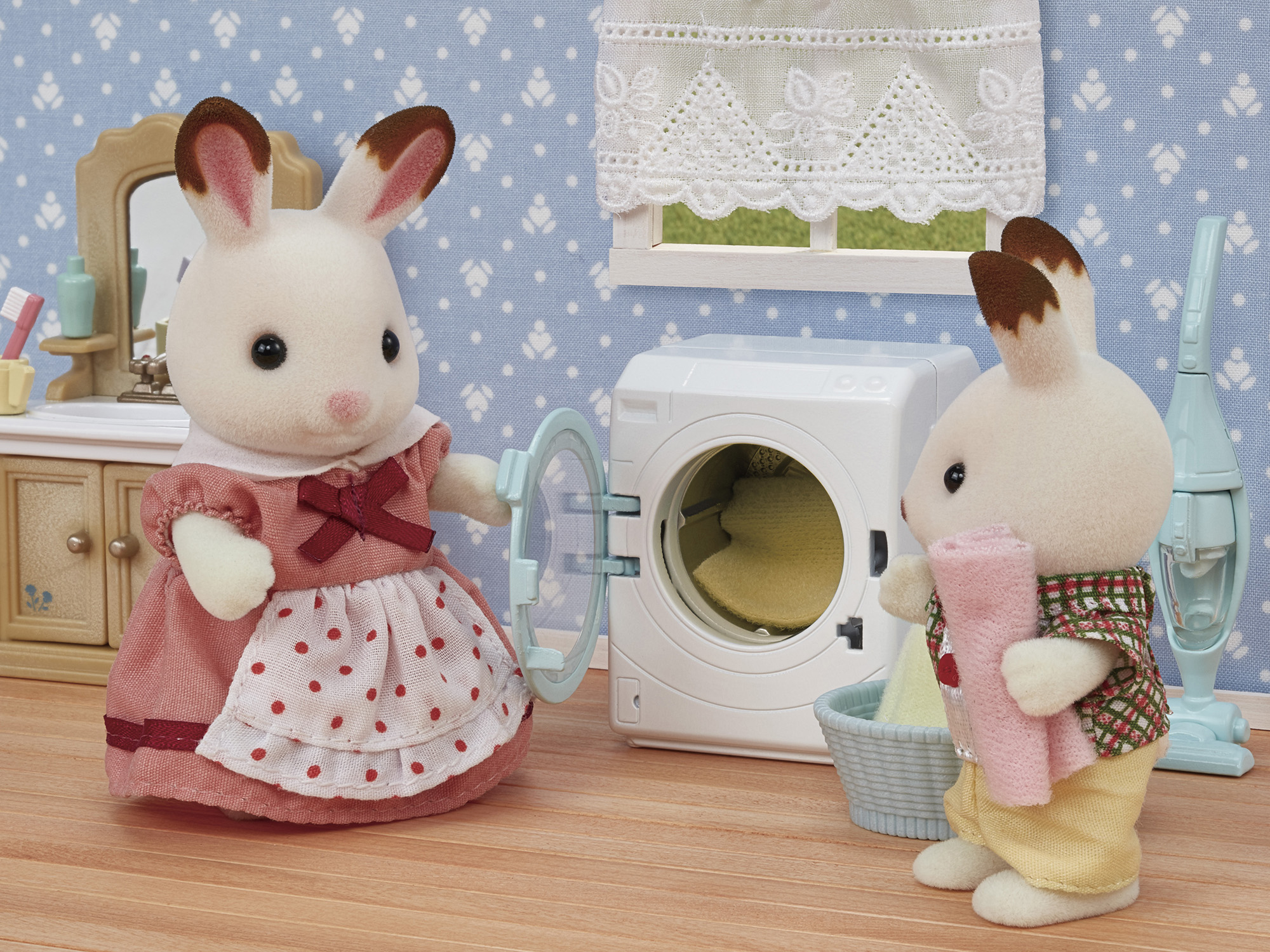 Resim Sylvanian Families Çamaşır & Elektrikli Süpürge Oyuncak Figür