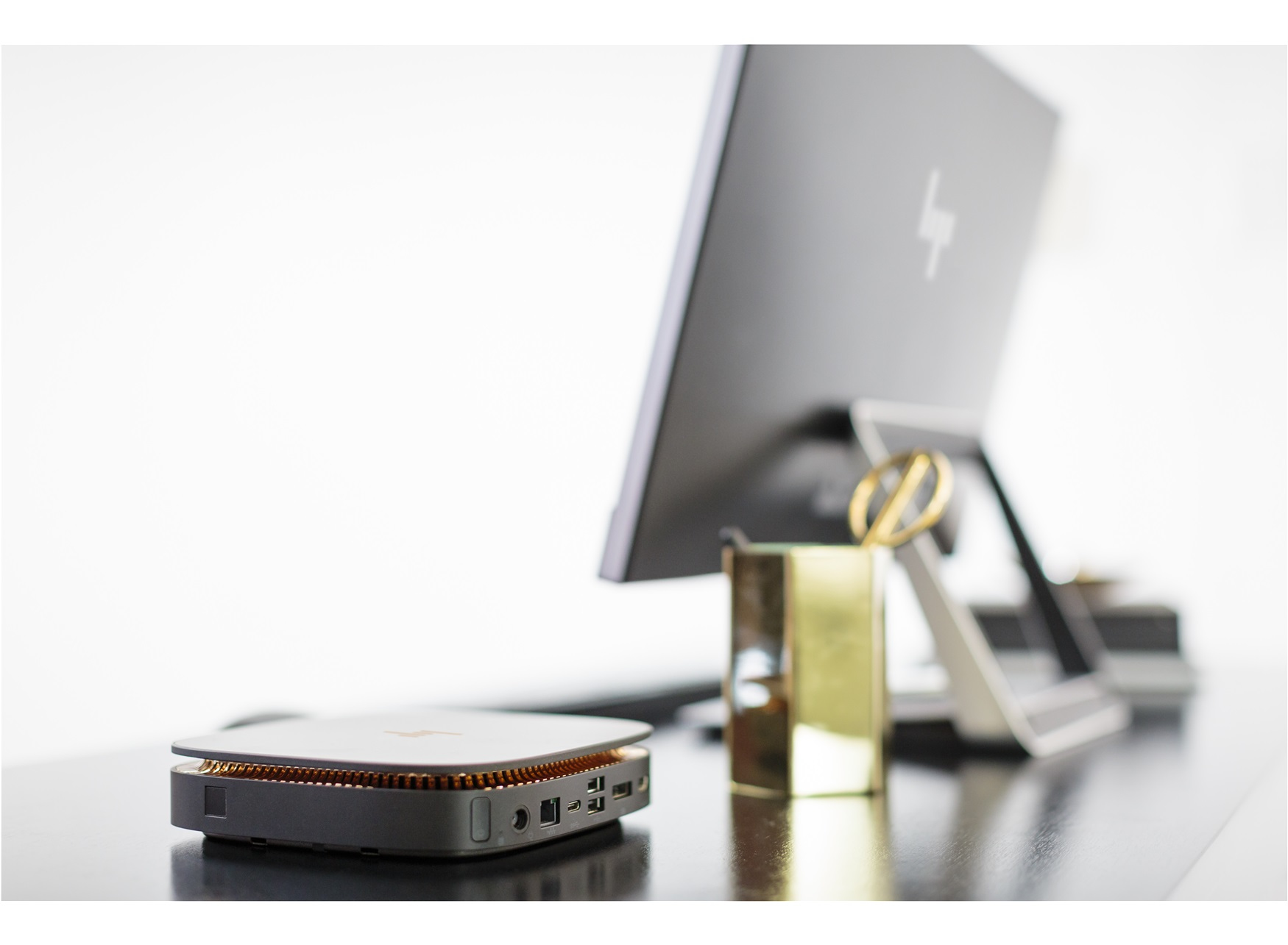 HP Elite Slice + EliteDisplay S240uj Intel® Core™ i5 i5-6500T 8 GB DDR4-SDRAM 256 GB SSD Windows 10 Pro USFF PC Black image 8