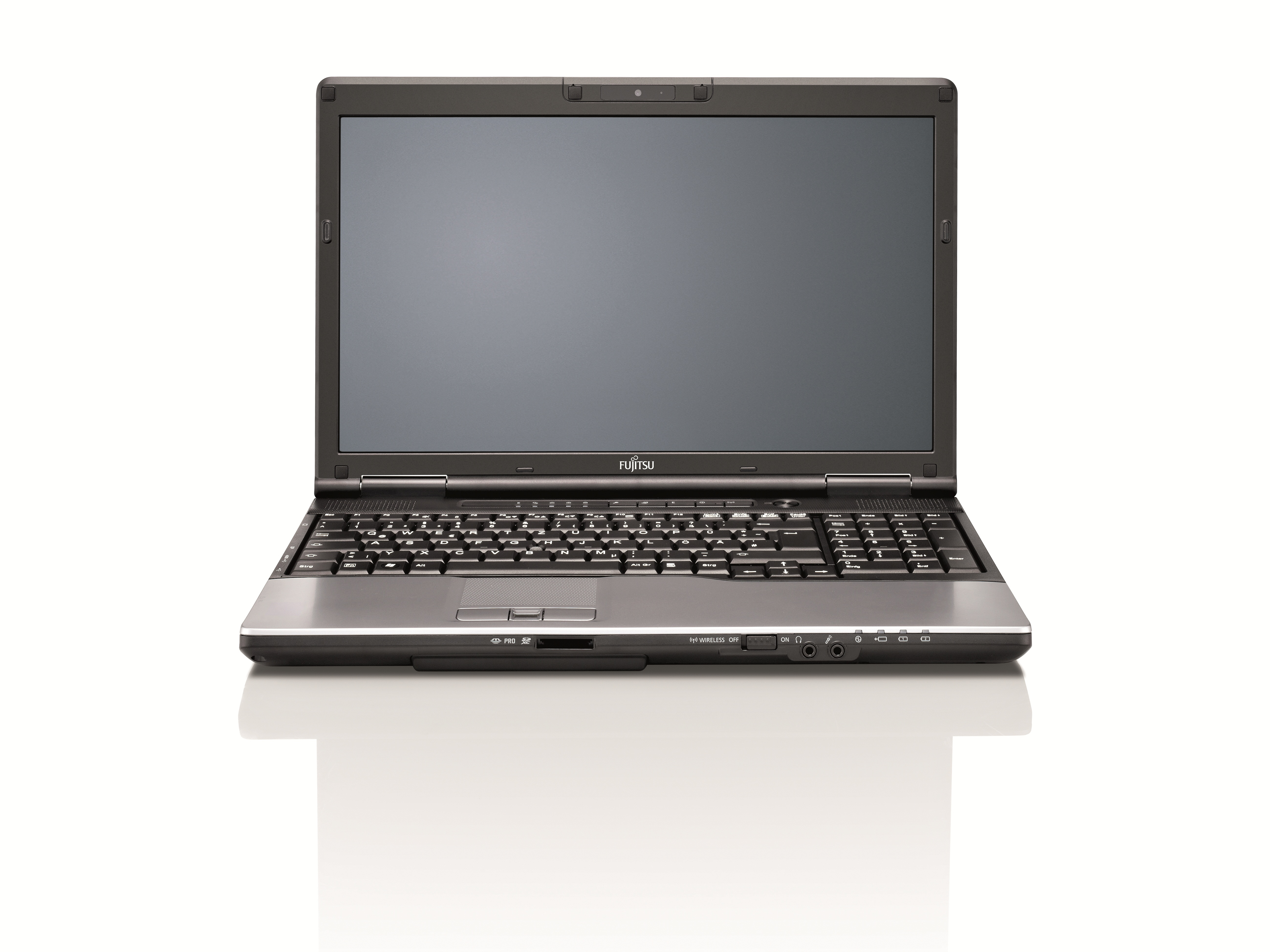 Fujitsu E782 + Port Replicator – image 1