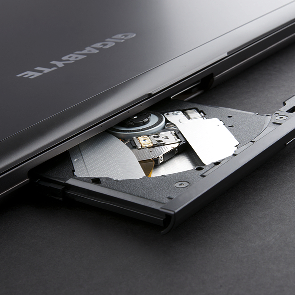 GIGABYTE P35X Intel® Core™ i7 i7-4720HQ Laptop – image 5