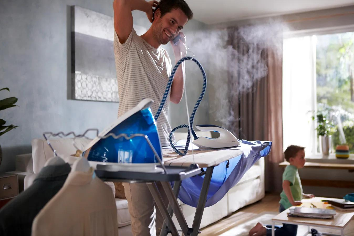Philips PerfectCare Viva GC7036/27R1 steam ironing station – image 7