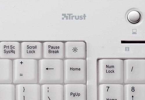 Trust Illuminated Keyboard KB-1500 UK – image 6