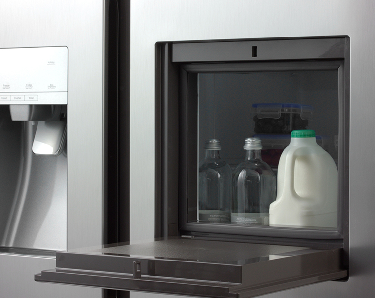 Hisense RS694N4BC1 side-by-side refrigerator Freestanding – image 4