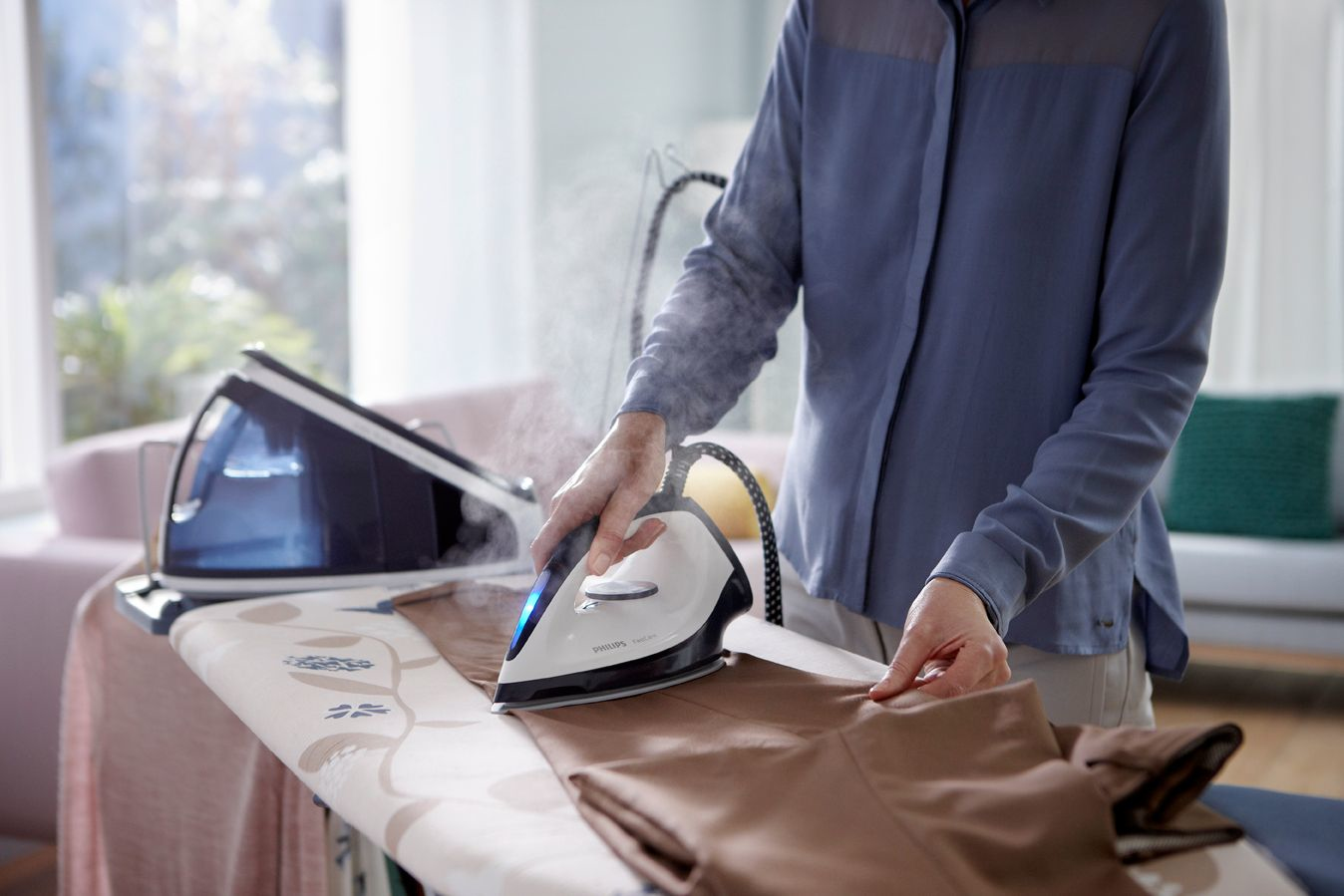 Philips FastCare GC7710/20R1 steam ironing station – image 3