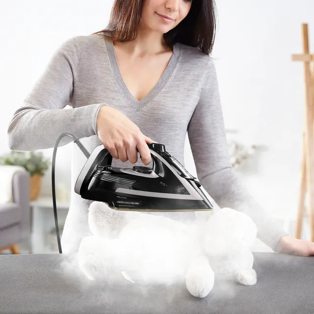 Tefal Puregliss FV8062E0 iron Dry & Steam iron Durilium AirGlide Autoclean soleplate – image 4