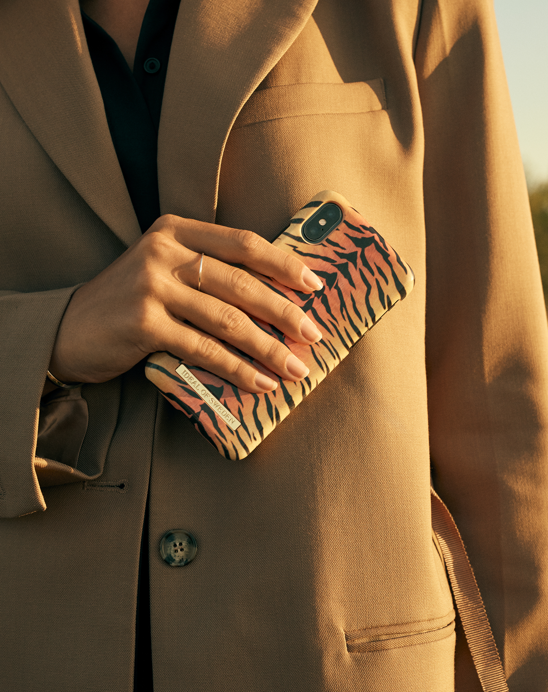 iDeal of Sweden Sunset Tiger – image 3