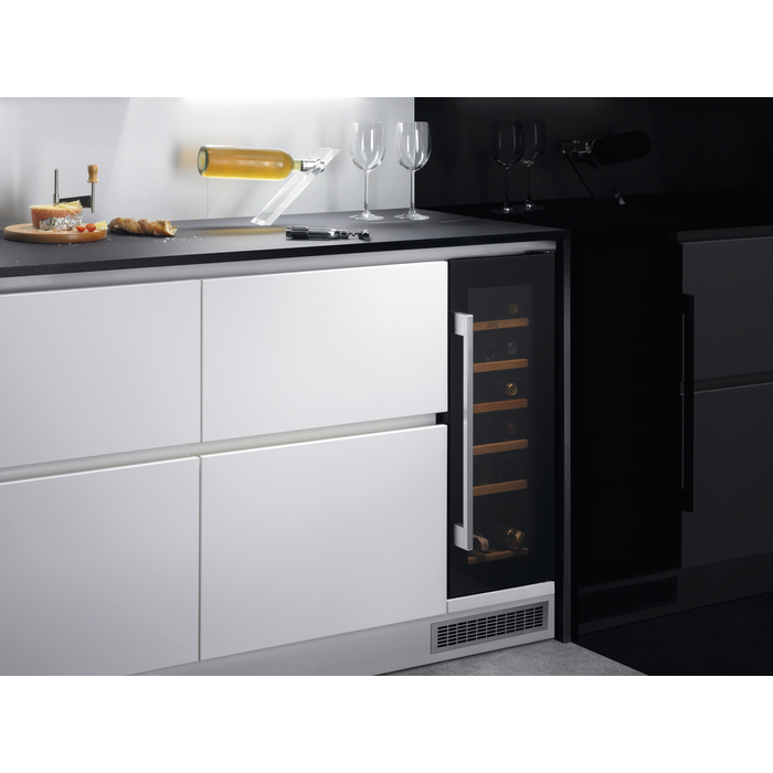 AEG SWB63001DG Compressor wine cooler Built-in Black, Silver – image 3