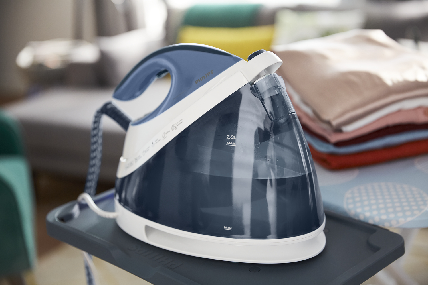 Philips PerfectCare Viva GC7058/27 steam ironing station – image 3