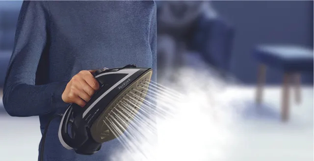 Tefal Puregliss FV8062E0 iron Dry & Steam iron Durilium AirGlide Autoclean soleplate – image 2