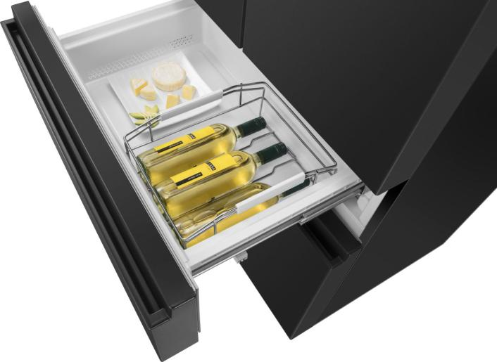 Hisense RF540N4WFE side-by-side refrigerator Freestanding – image 8