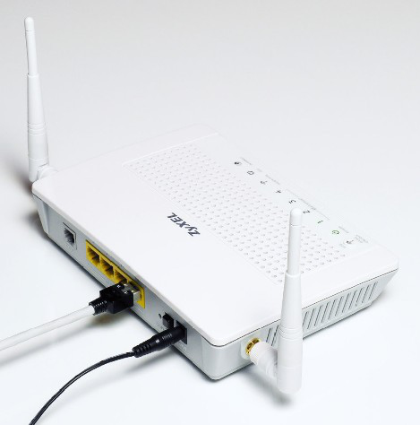 Zyxel P-660HN-I wireless router Fast Ethernet White – image 5