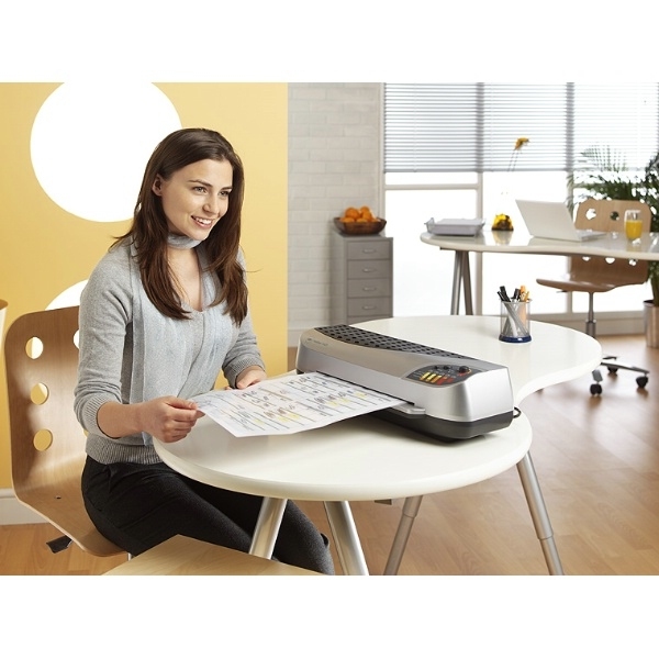 GBC HeatSeal H425 Laminator – image 4