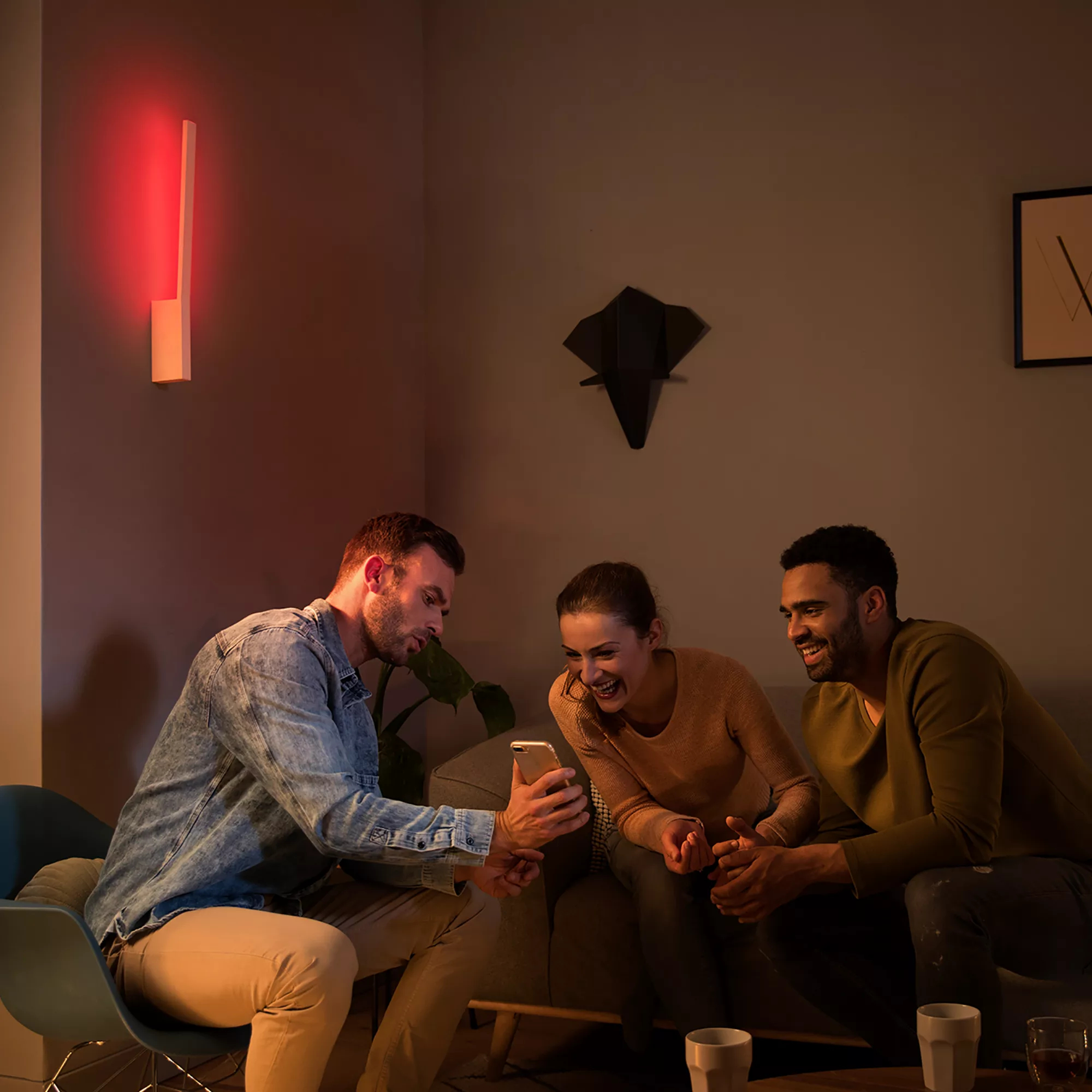 Philips by Signify Philips Hue White and colour ambience Liane wall light – image 3