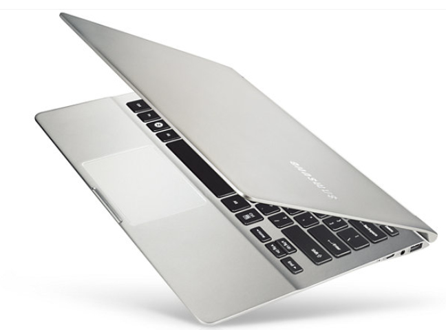 Samsung 9 900X3D-A53 Intel® Core™ i5 i5-3317U Laptop 33.8 cm (13.3") HD+ 4 GB DDR3-SDRAM 128 GB SSD Windows 7 Home Premium Silver – image 1