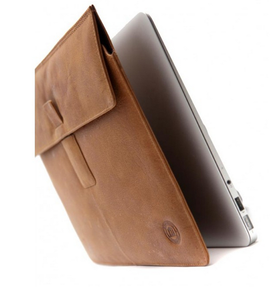 dbramante1928 envelope for MacBook Pro 15 - Golden tan – image 2