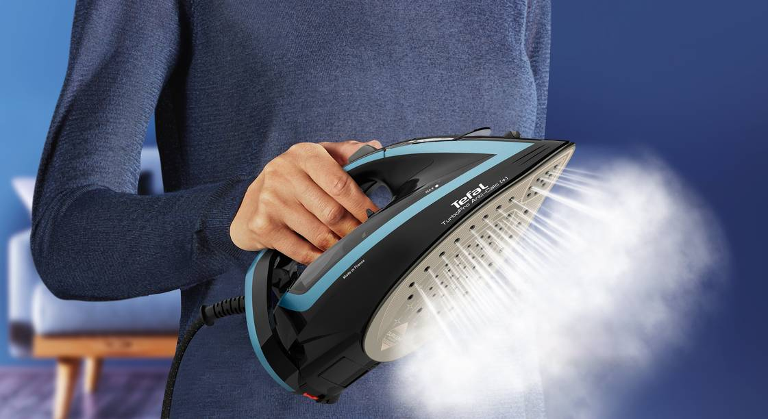Tefal TurboPro FV5695 Steam iron Durilium AirGlide Autoclean soleplate – image 4