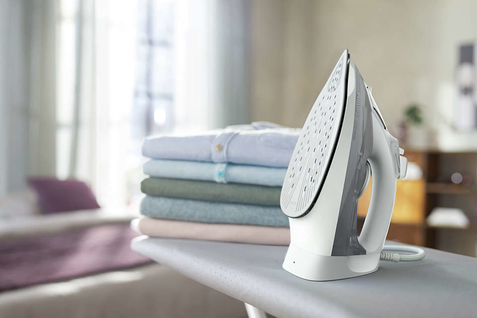 Philips 5000 series DST5010/16 iron SteamGlide Plus soleplate – image 2