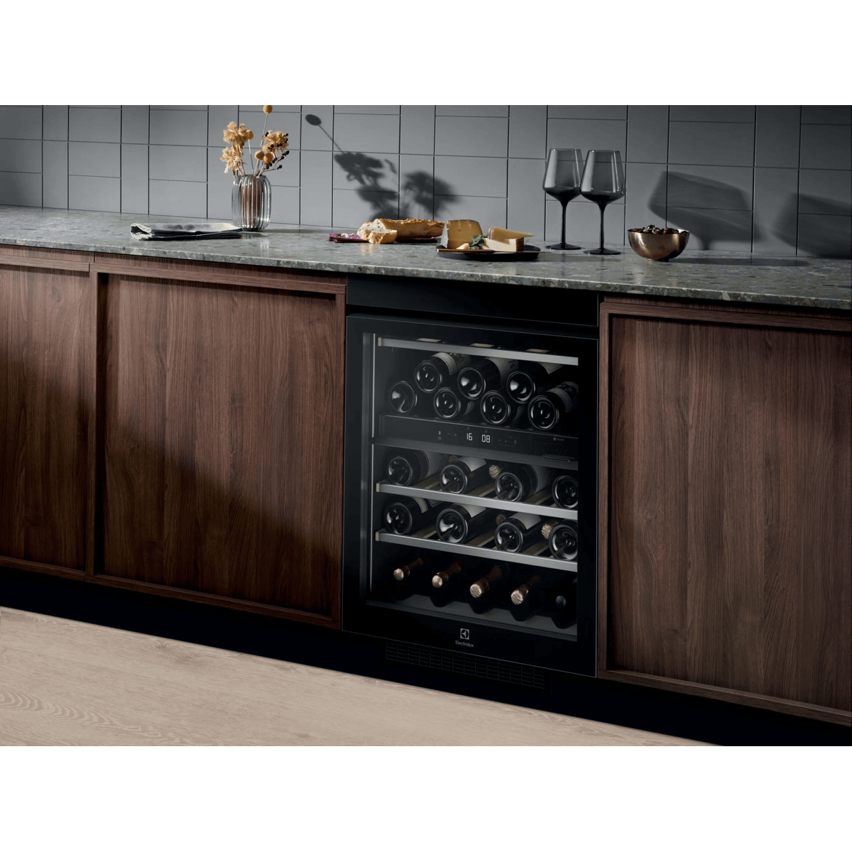 Electrolux EWUD140B8B Built-in Black 40 bottle(s) – image 5