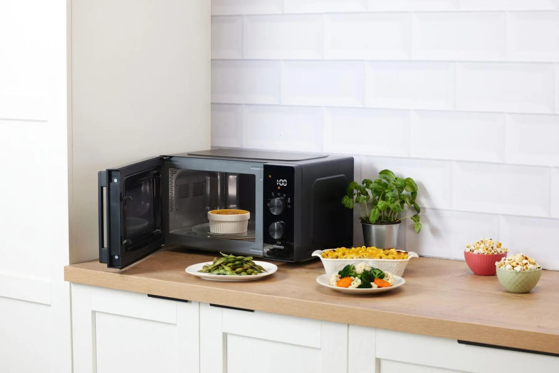 Gorenje MO20AE1B5 Black Solo microwave Countertop – image 7