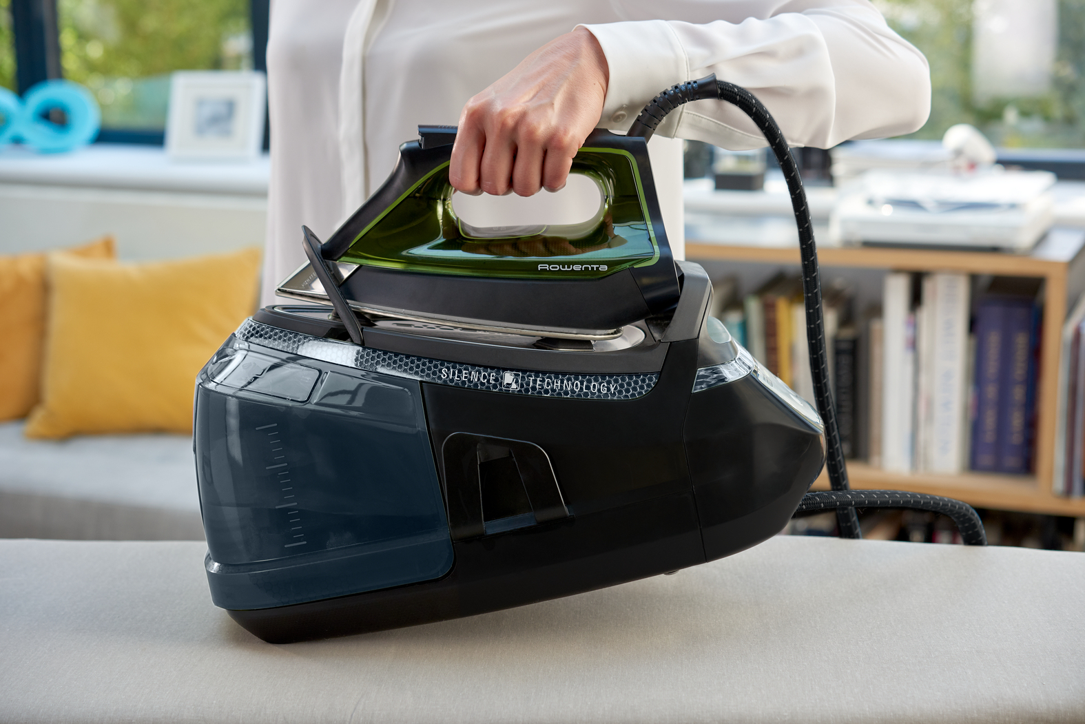 Rowenta DG9248 2800 W 1.3 L Microsteam 400 HD Laser soleplate Black, Grey – image 2
