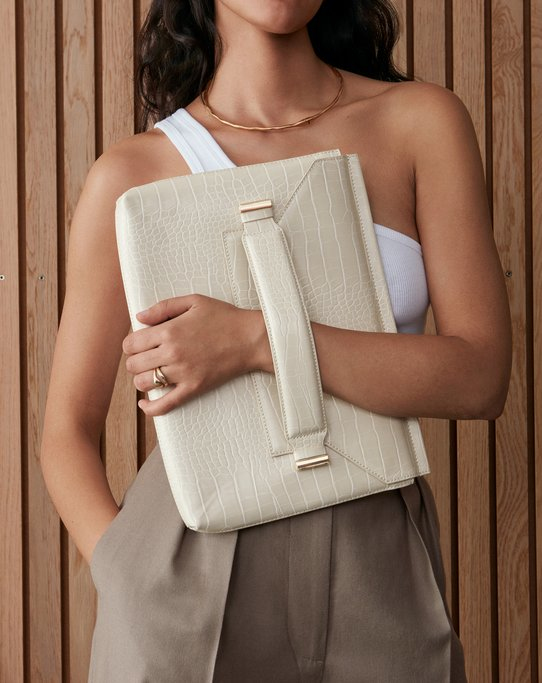 iDeal of Sweden June 33 cm (13") Sleeve case Beige – image 2