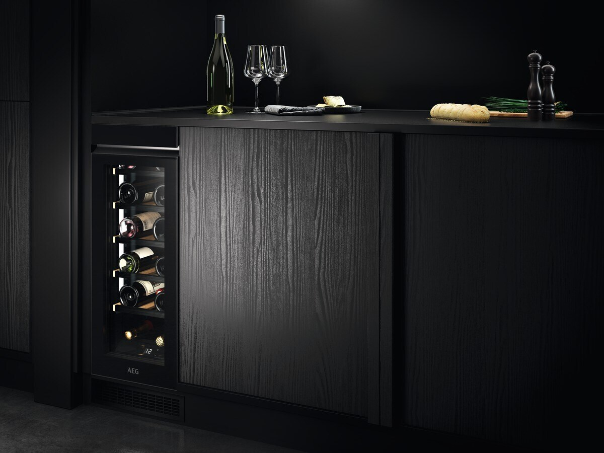 AEG AWUS018B7B Built-in Black 17 bottle(s) – image 7