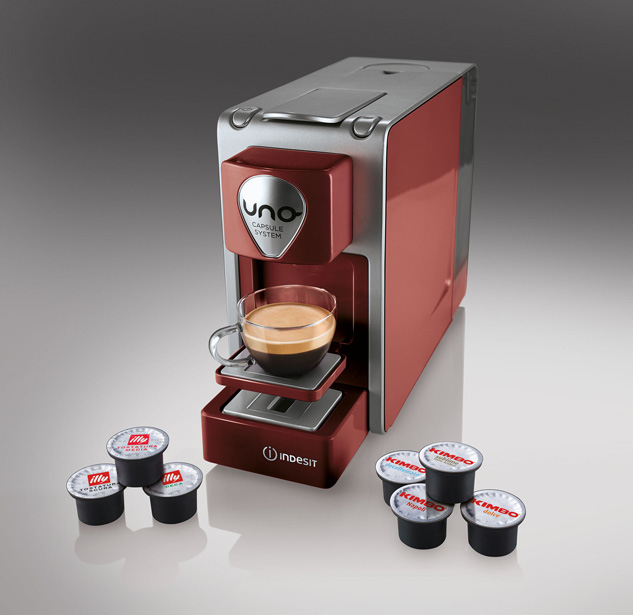 Indesit UNO Fully-auto Capsule coffee machine – image 3